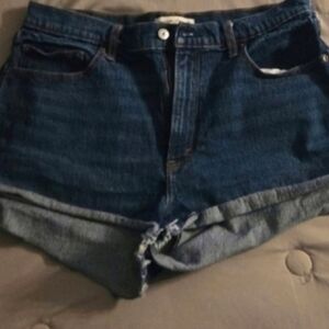 💙💙 Abercrombie Curve Love women's denim shorts, size 32 💙💙